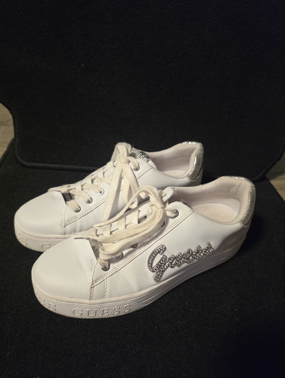 GUESS White Silver Glitter Logo Lace-Up Low Top Lightweight Walking Sneakers